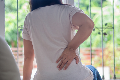 Lady Holding Back In Pain In Need of Chiropractor Near Tolleson AZ For Her Disc Injury