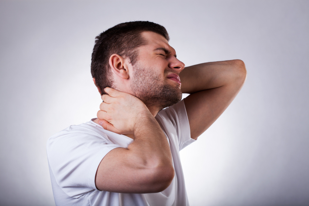 Man Experiencing Extreme Neck Pain Need of Whiplash Injury Chiropractor in Phoenix Arizona