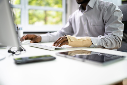 Office Worker in Phoenix Arizona Working Even With Injury Without Visiting Chiropractor
